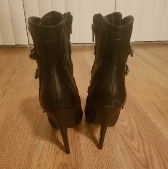 Black  ankle bootie with buckles - Picture 3 of 3